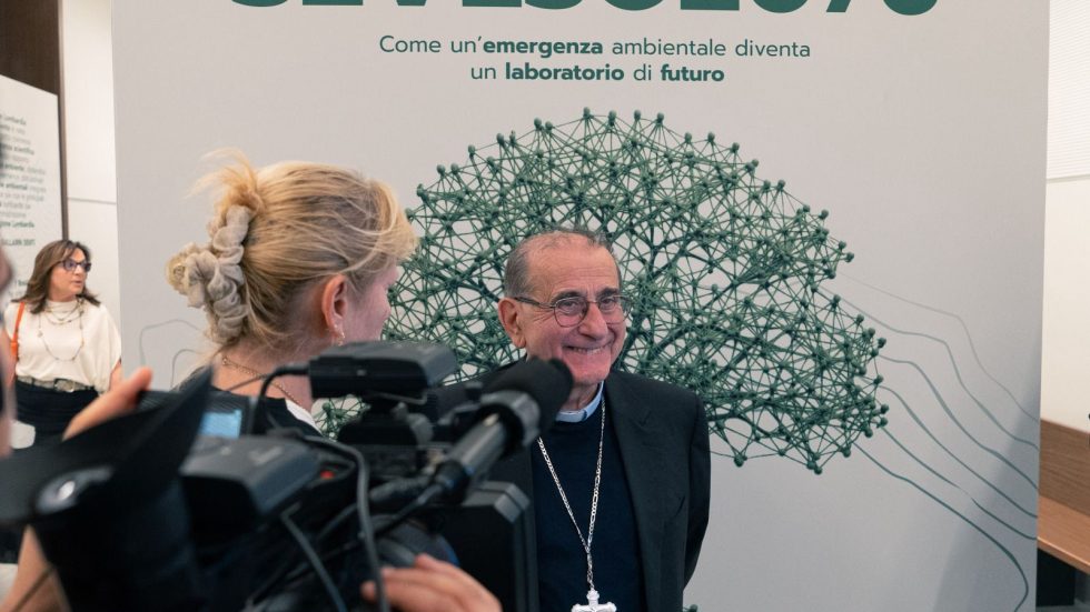 Delpini inaugura la mostra «Seveso 2076», ponte tra memoria e futuro