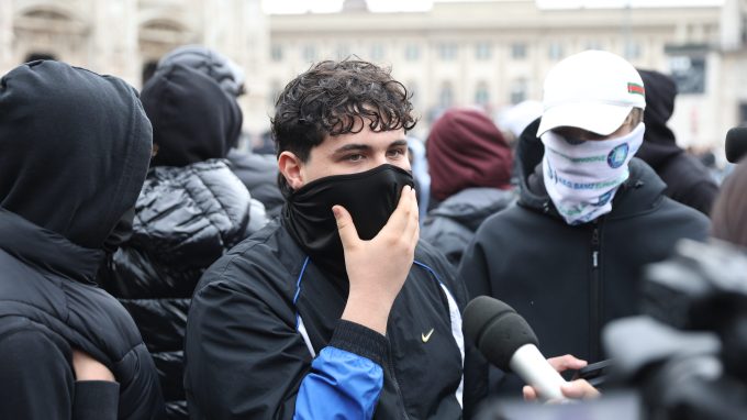 Giovani, dietro le violenze a Milano